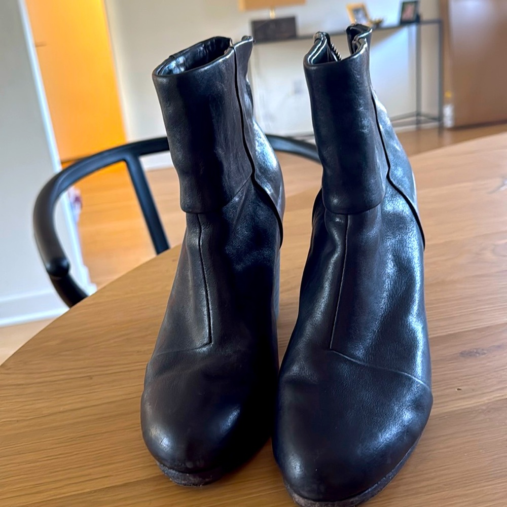 Rag and bone boots used a couple times but is in greatt condition